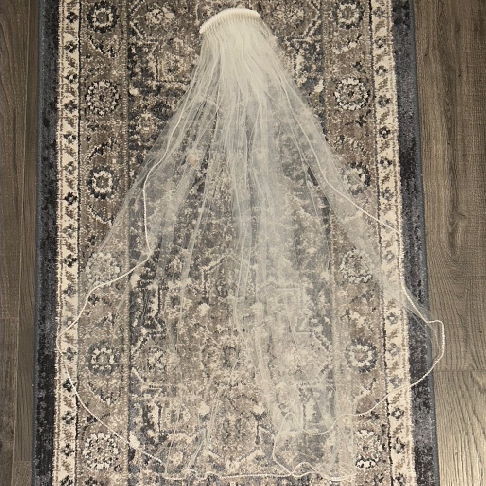 Elegant White Bridal Veil